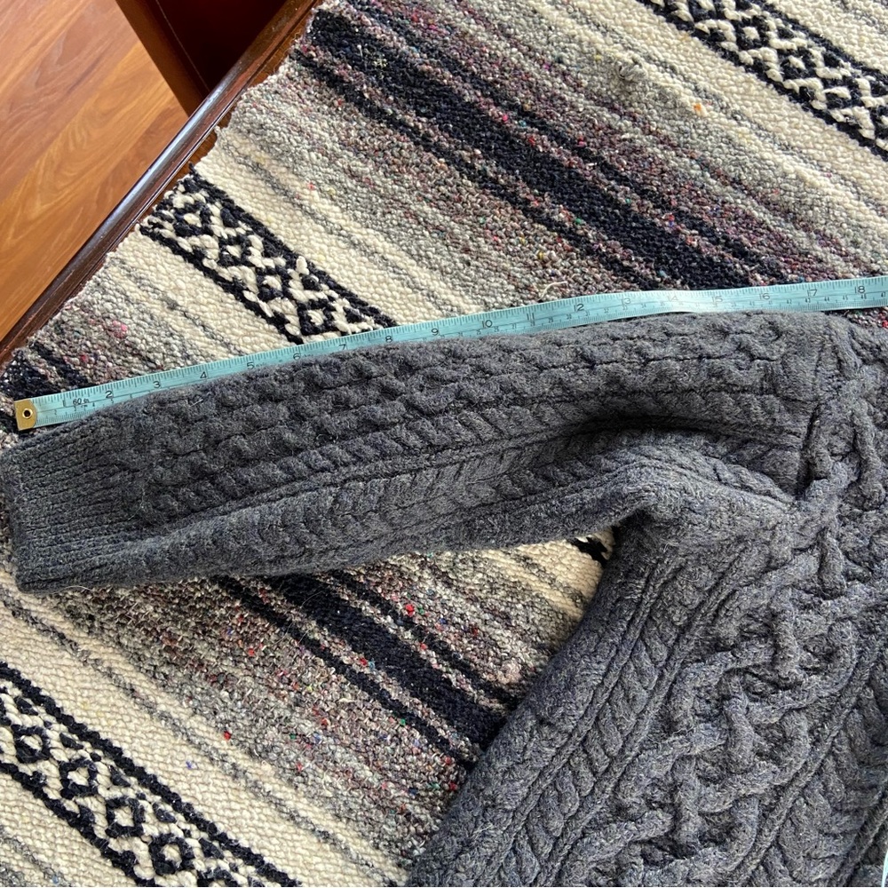 Aran Sweater Market Heavyweight Blue/Gray Cable Knit Sweater Irish Wool Ireland - Picture 5 of 9